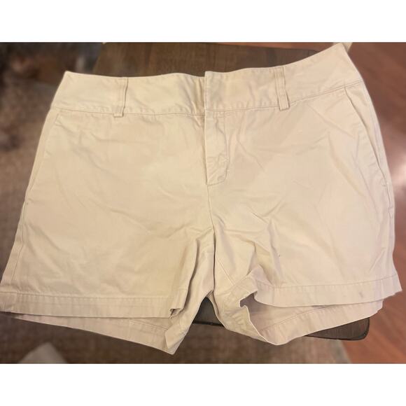 Banana Republic casual Khaki tailored shorts, A32 - Picture 2 of 3
